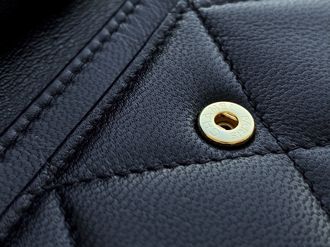 샤넬 19 플랩 카드지갑 램스킨 금장 블랙 AP1790